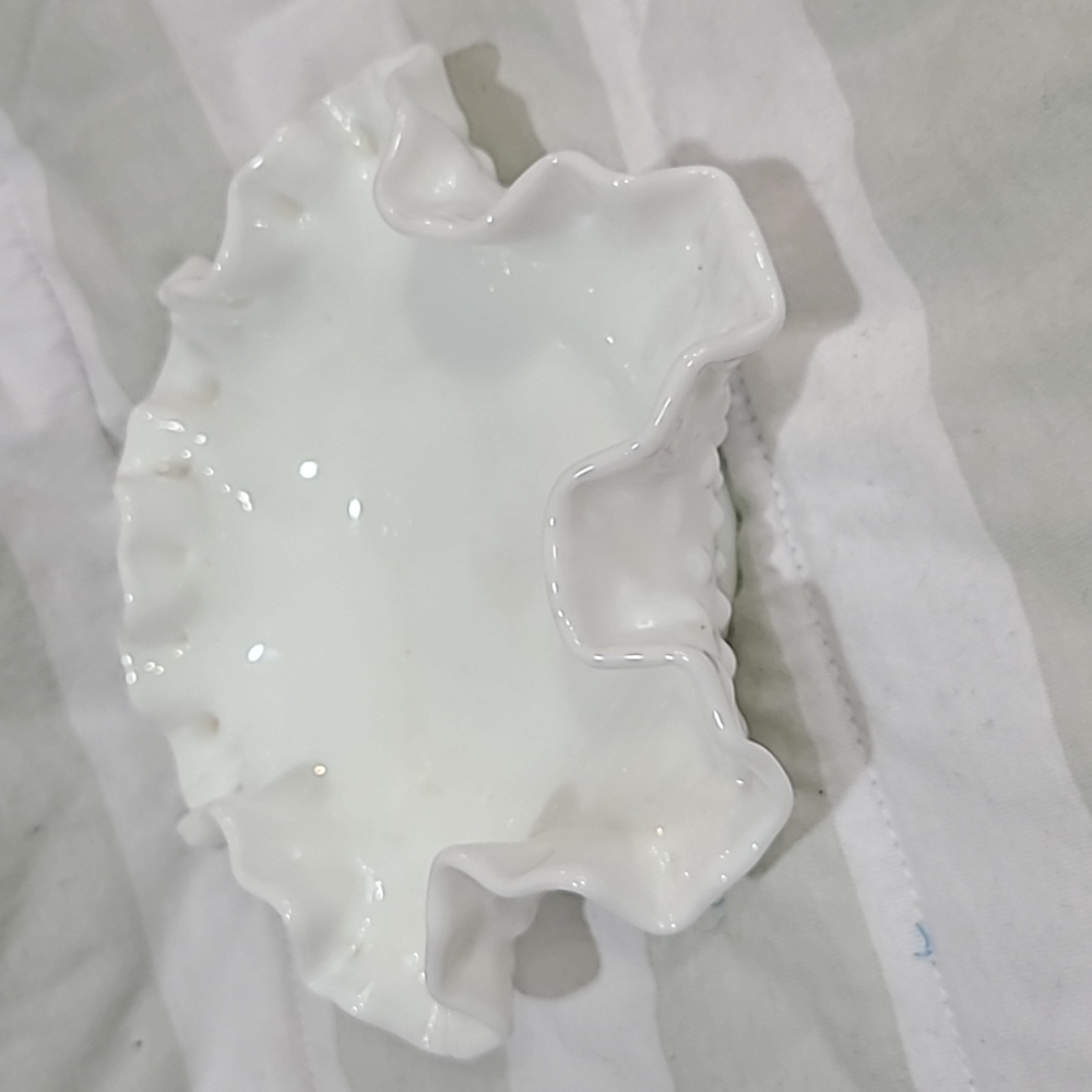 Ruffled bowl